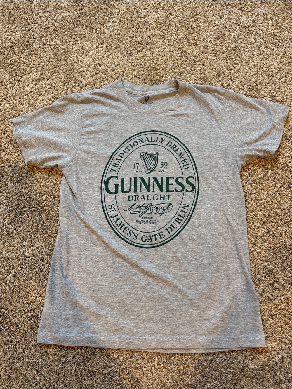 Guinness Gray Short Sleeve Tee with Green Logo Men’s Small
